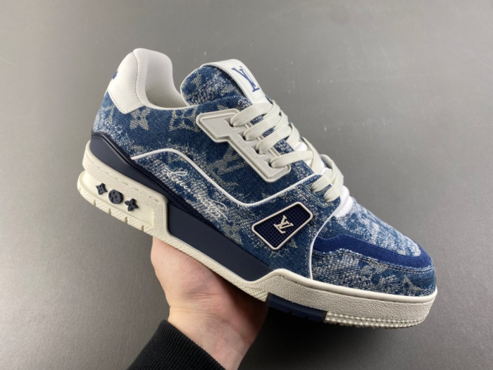 L0vis Vvtt0n LV trainer