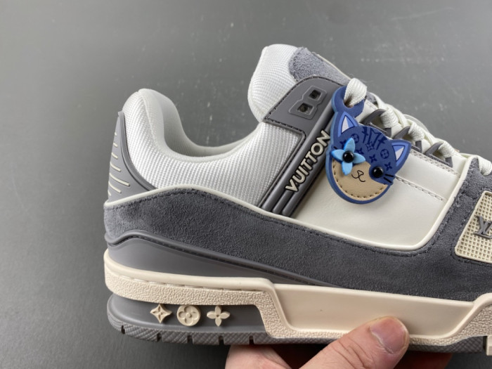 L0vis Vvtt0n LV trainer