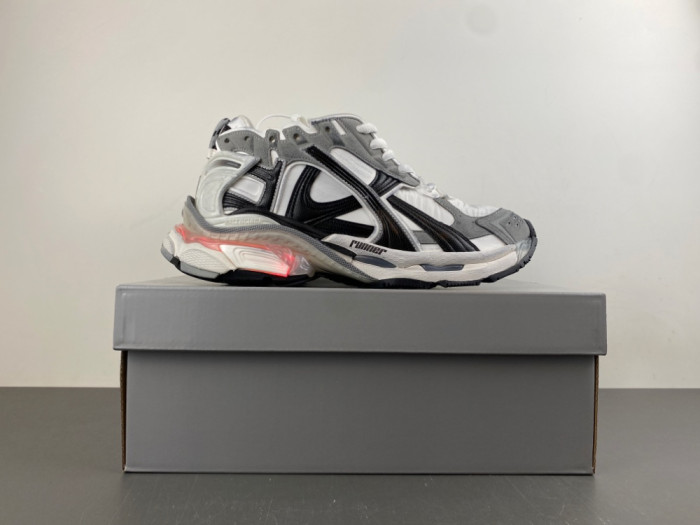 Ba1en*iaga runner LED 853225-WRNLD 9012