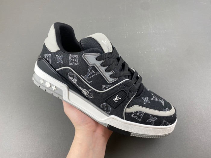 L0vis Vvtt0n LV trainer