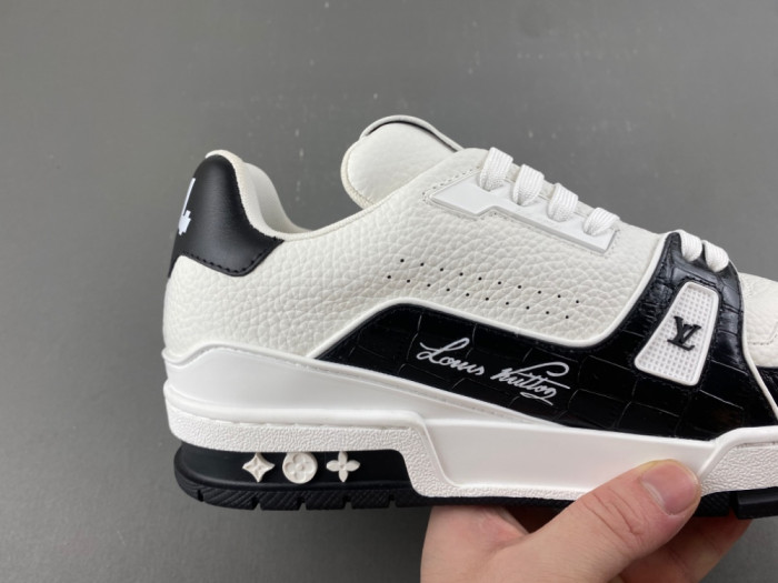 L0vis Vvtt0n LV trainer