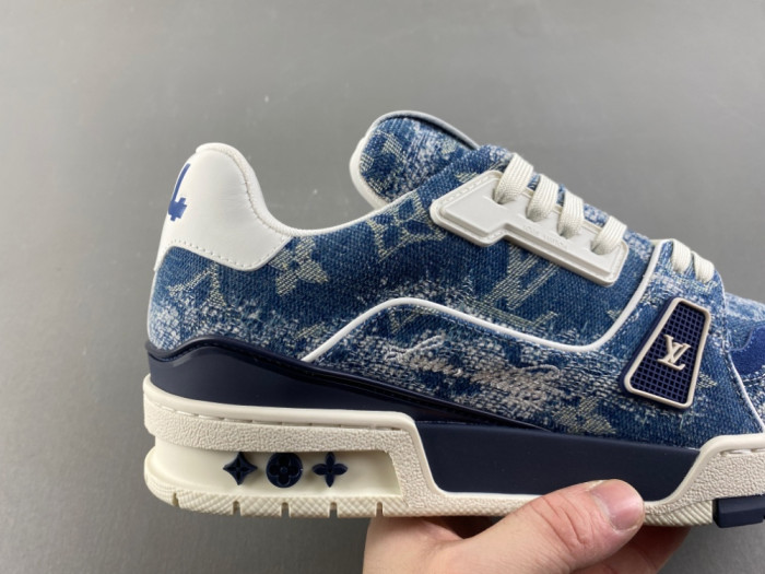 L0vis Vvtt0n LV trainer