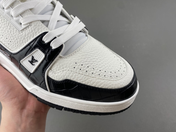 L0vis Vvtt0n LV trainer