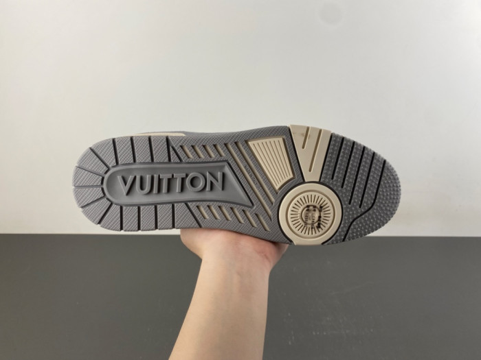 L0vis Vvtt0n LV trainer