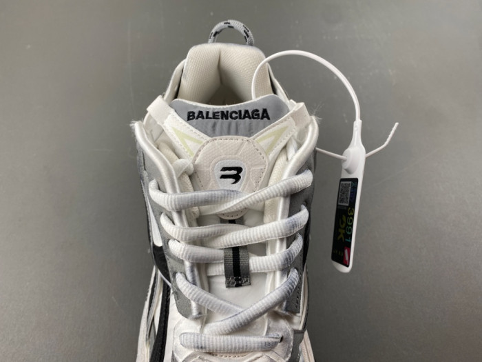 Ba1en*iaga runner LED 853225-WRNLD 9012