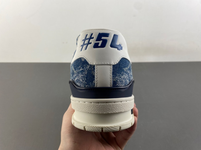L0vis Vvtt0n LV trainer