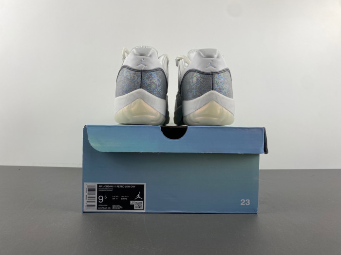 Air Jordan 11 Low 2025 HQ7000-001