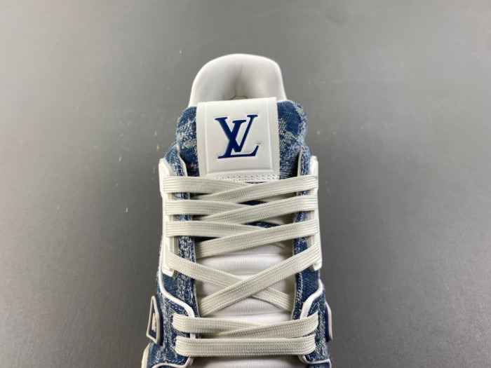 L0vis Vvtt0n LV trainer