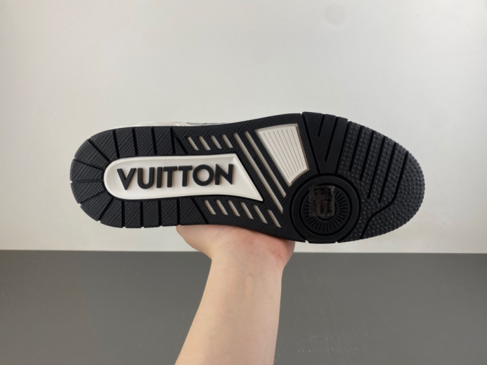 L0vis Vvtt0n LV trainer