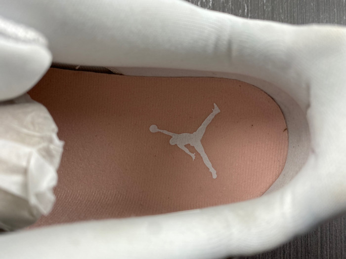 Air Jordan 11 Low WMNS “Legend Pink” AH7860-160