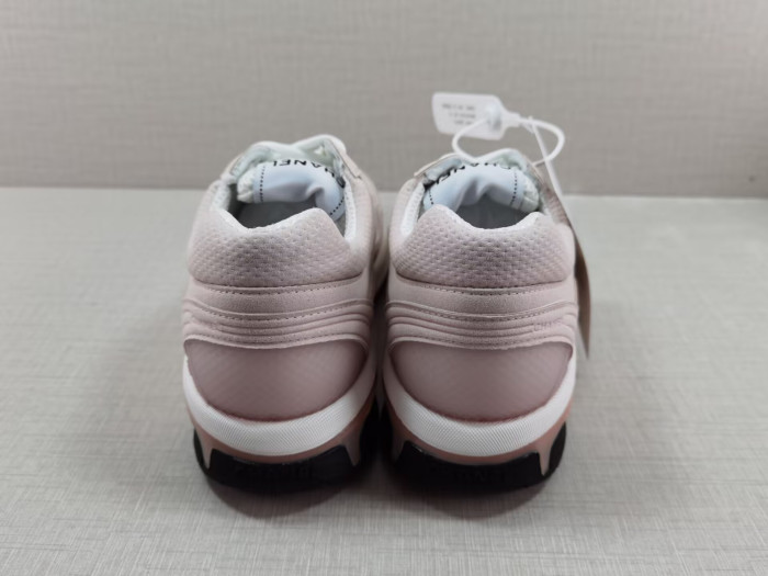CHANEL sneaker