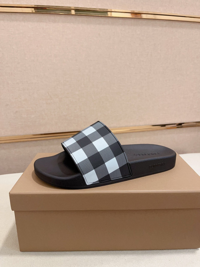 BURBERRY SLIDES