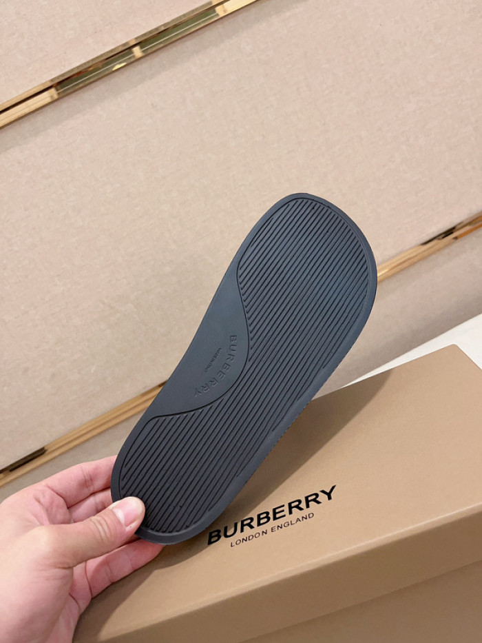 BURBERRY SLIDES