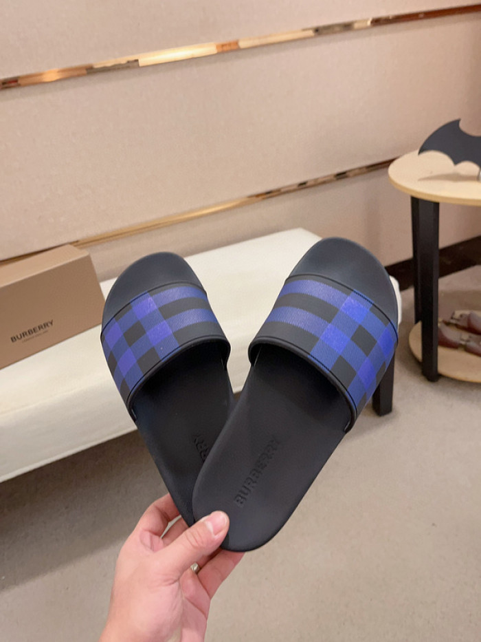 BURBERRY SLIDES