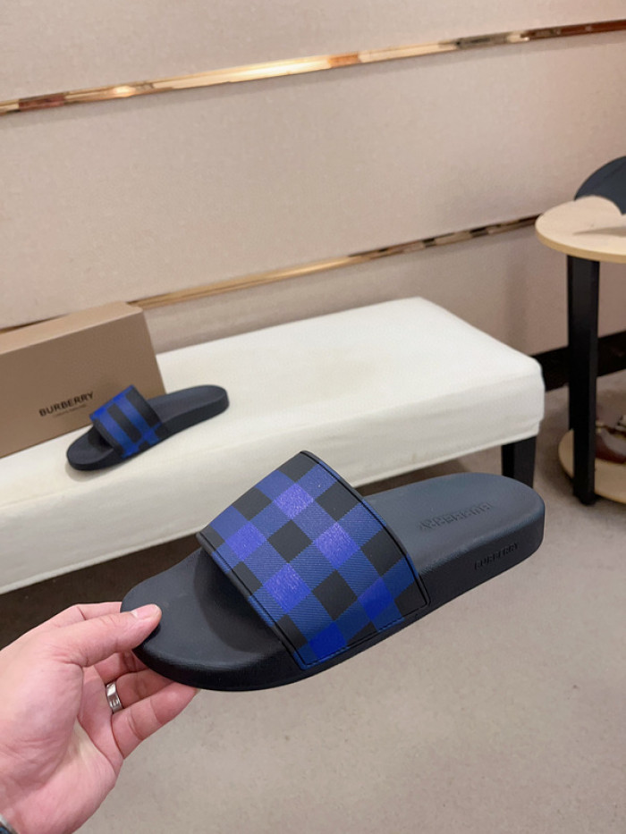 BURBERRY SLIDES