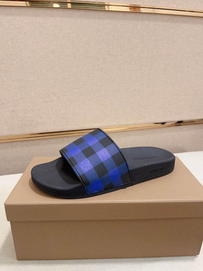BURBERRY SLIDES