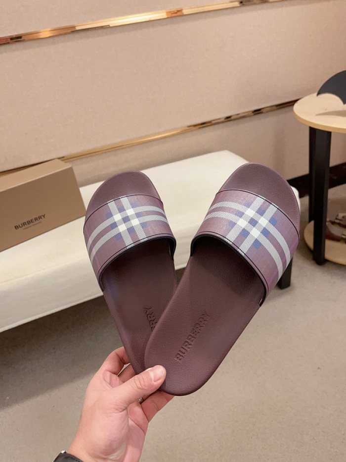 BURBERRY SLIDES