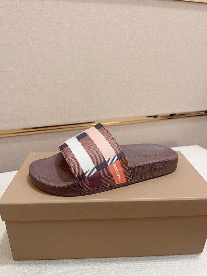 BURBERRY SLIDES