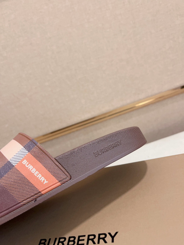 BURBERRY SLIDES