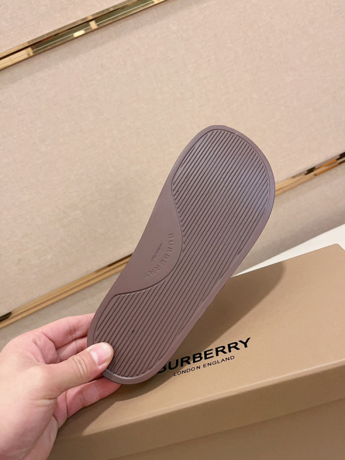 BURBERRY SLIDES