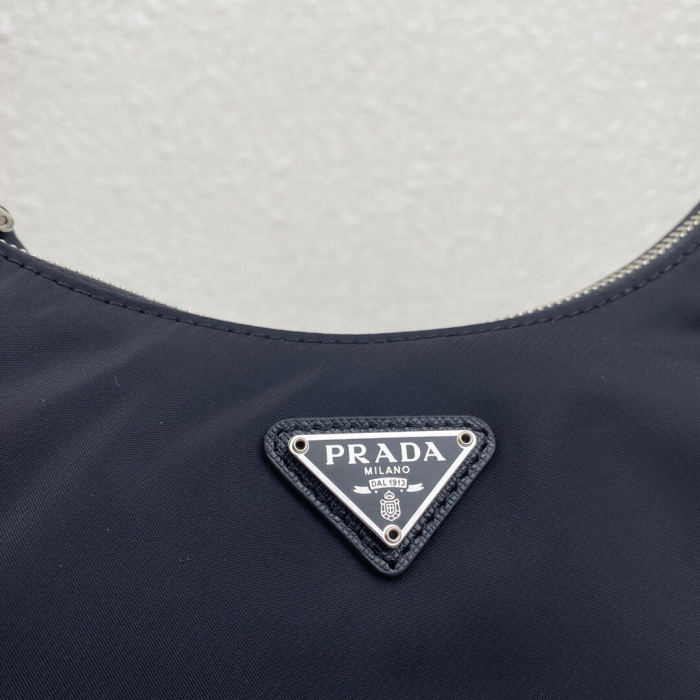 Pra*a Re‑Edition 2005 nylon hobo shoulder bag