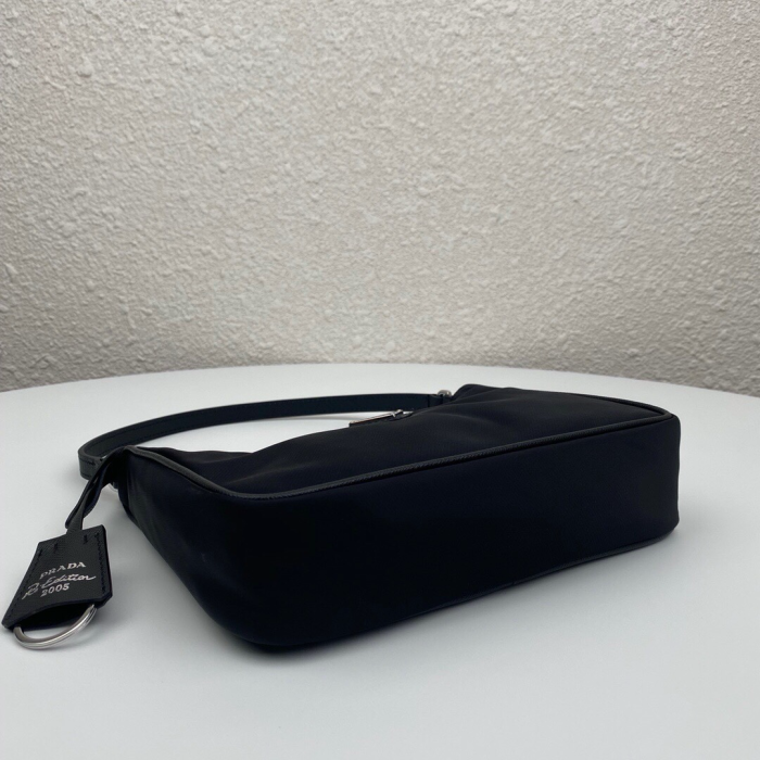 Pra*a Re‑Edition 2005 nylon hobo shoulder bag