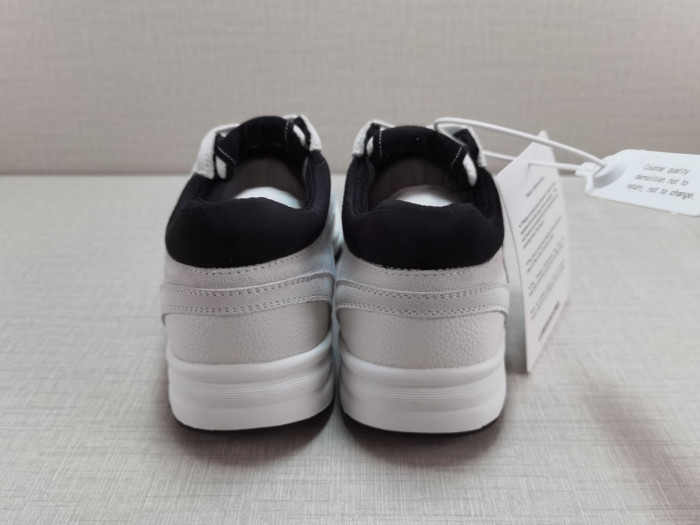 CHANEL sneaker