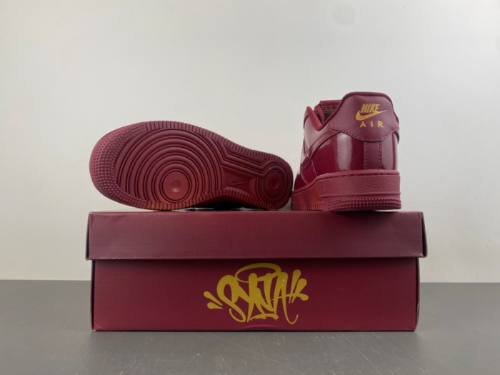 NIKE AIR FORCE 1 LOW SYNA CENTRAL CEE DARK BEETROOT IO9970-638