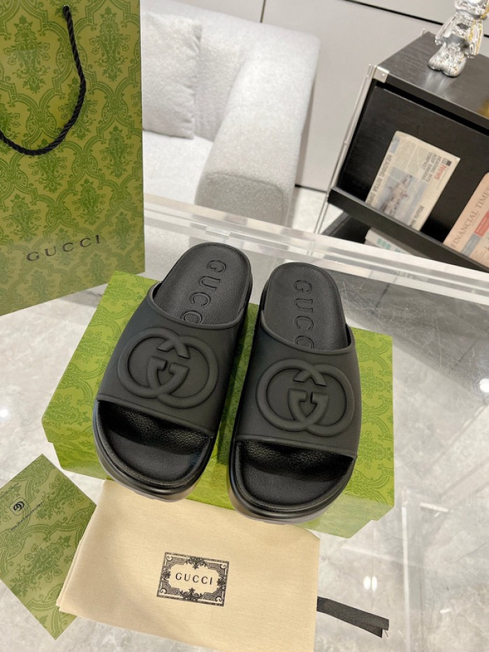 Gv*c* SANDAL