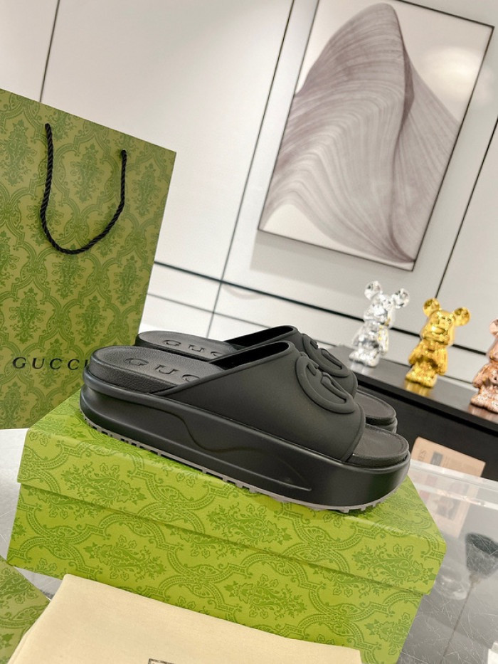 Gv*c* SANDAL