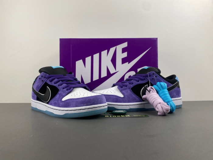 NIKE SB DUNK LOW HAYLEY WILSON HJ0513-500