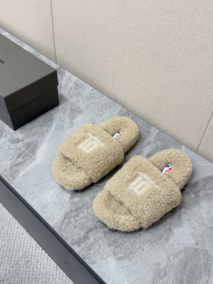 Ba1en*iaga FURRY SLIDE SANDAL