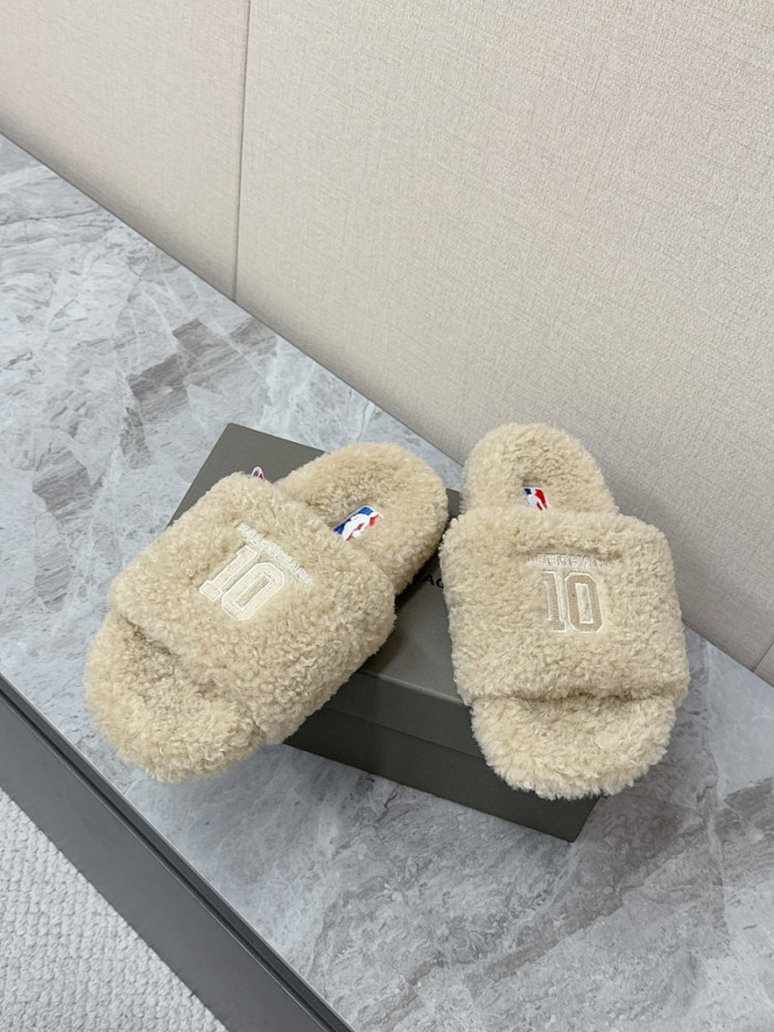 Ba1en*iaga FURRY SLIDE SANDAL