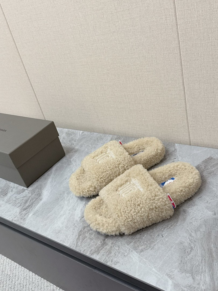 Ba1en*iaga FURRY SLIDE SANDAL