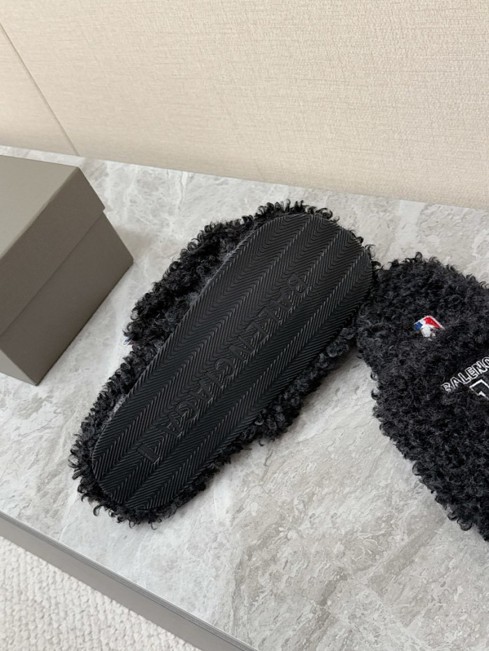 Ba1en*iaga FURRY SLIDE SANDAL