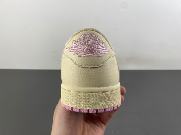 JORDAN 1 RETRO LOW OG SP TRAVIS SCOTT IQ7604-100