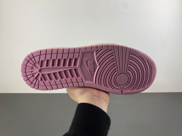 JORDAN 1 RETRO LOW OG SP TRAVIS SCOTT IQ7604-100