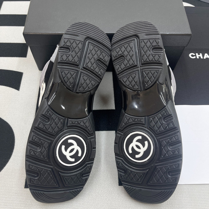 CHANEL sneaker