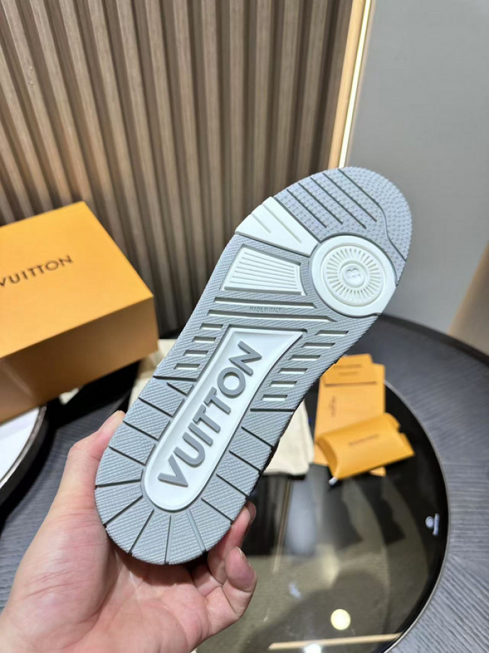 L0vis Vvtt0n LV trainer